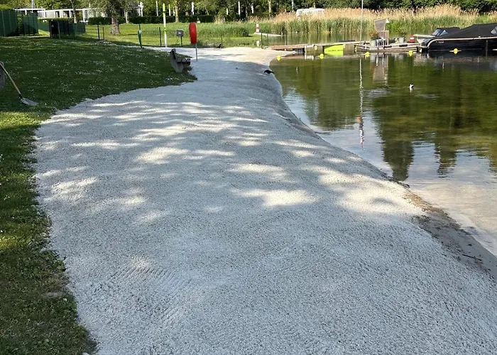 4 Pers Lodge op Maasparcje Met Privestrand